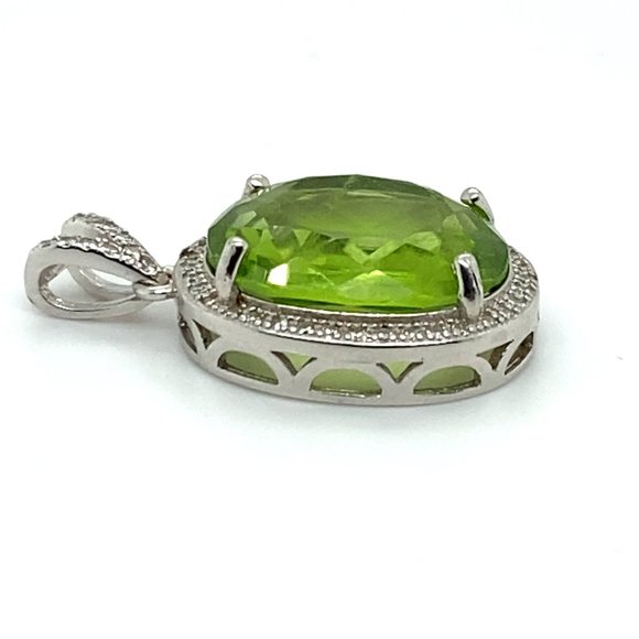Peridot 9.00ct White Gold Finish Solid 925 Sterling Silver Pendant - Picture 6 of 7
